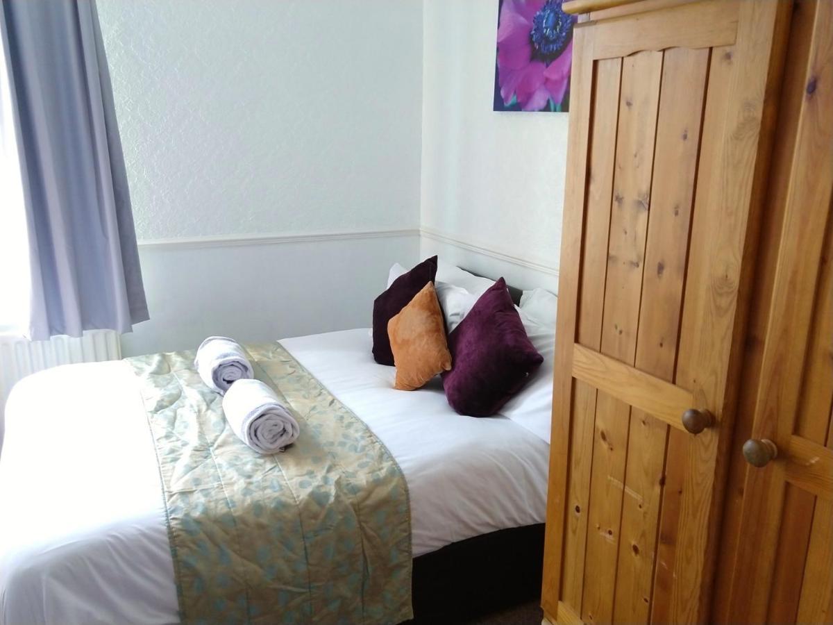 Napier Town House - Self Catering - Guesthouse Style - Twin And Double Rooms Workington Kültér fotó